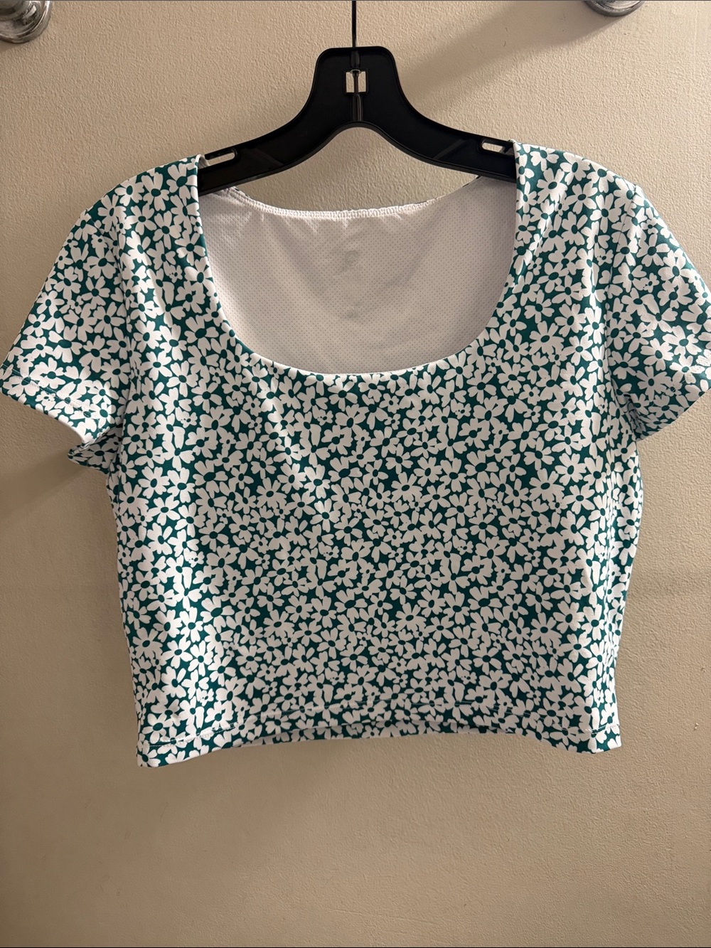 SENTIA Women's Green Floral Scoop Neck Top